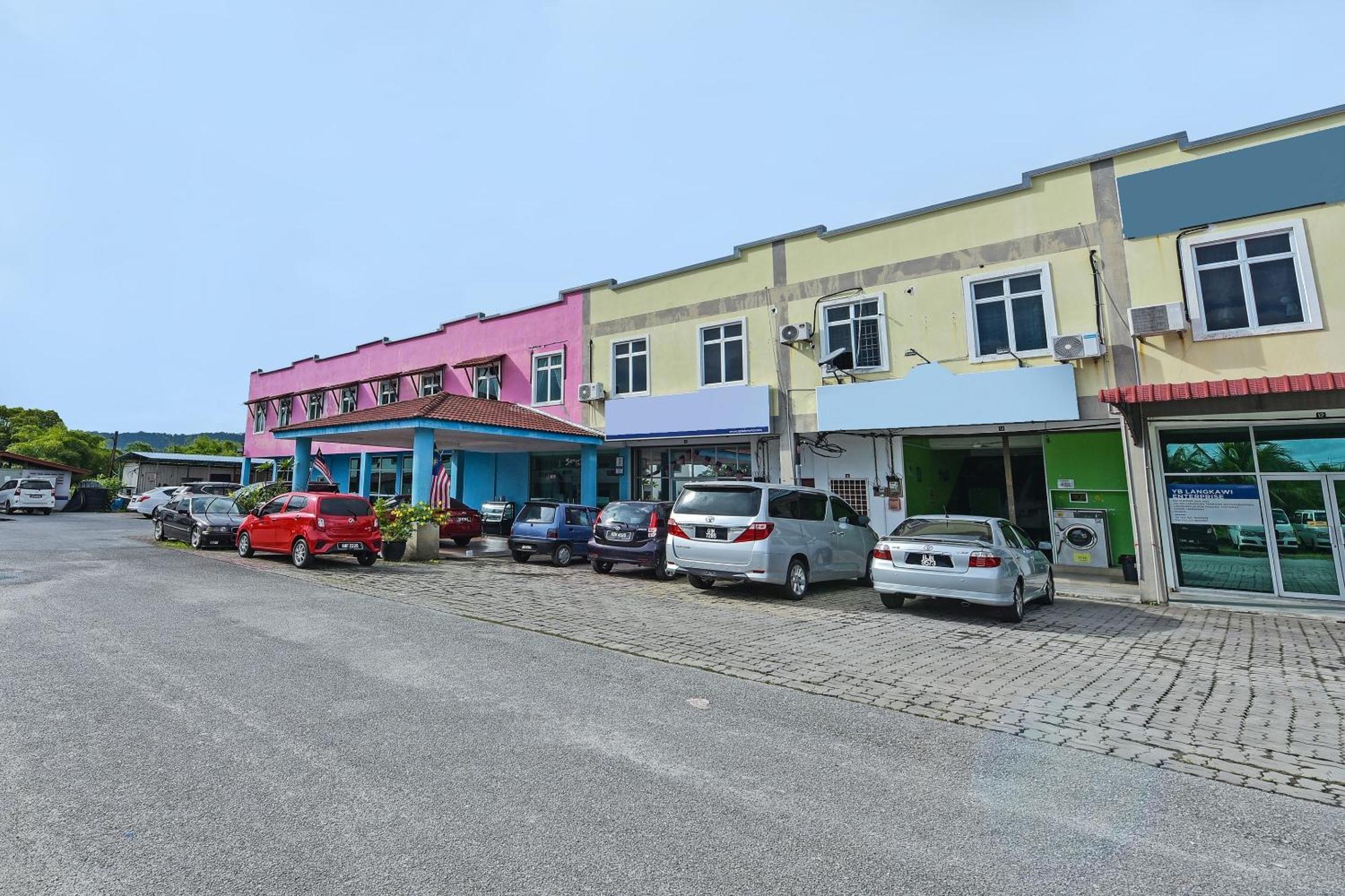 Oyo 275 Senyum Inn Pantai Cenang  Εξωτερικό φωτογραφία